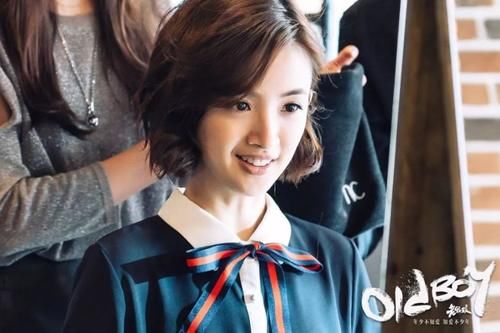 #脸型#剪什么样的短发,看下巴!