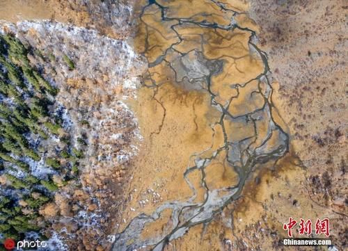 航拍四川大山深处虹桥沟 森林与草甸交相辉映