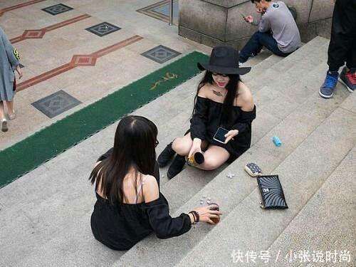 街拍:图1夜幕下路口小姐姐,双瞳剪水,充满女人味!!