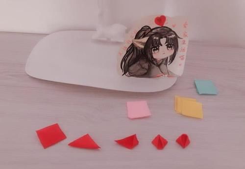  「三角形」春暖花开了，来做花吧？三色小花朵做胸针好不好看啊？