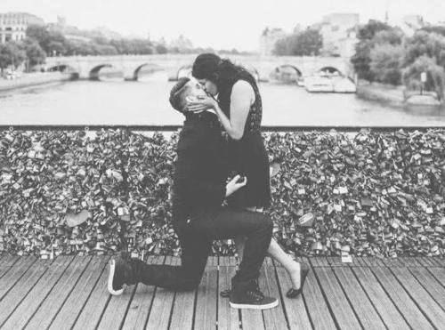 你们的爱情信物，都变成了景区垃圾