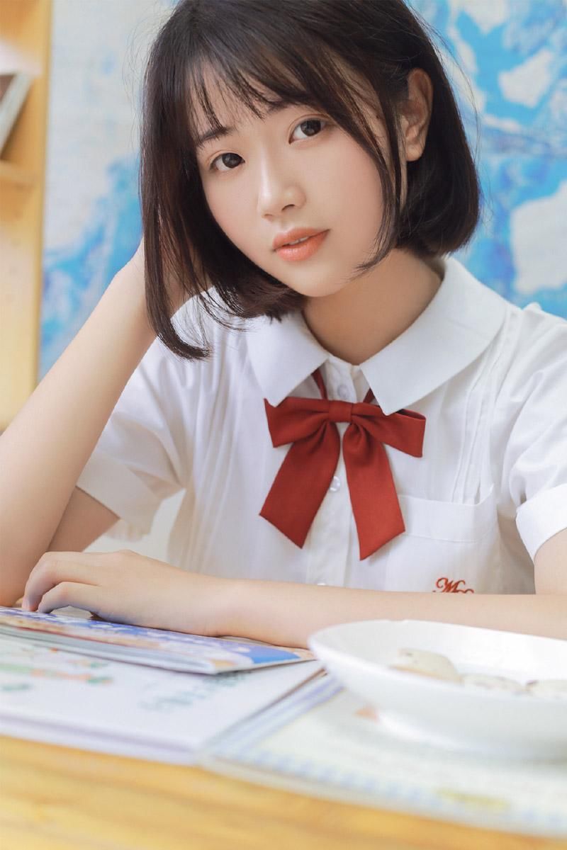 台北美女大学生制服短裙诱惑性感写真