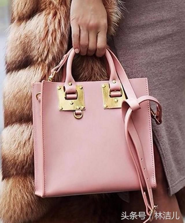这个颜色的包包还真是清凉又减龄，娜扎唐嫣背上它立马变少女了！