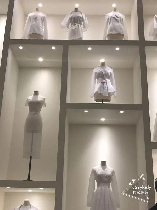 迪奥究竟有什么魔法让景甜如此着迷?