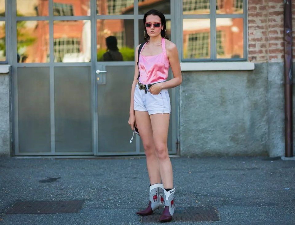 天气热skr人了你却还在害怕穿吊带?挑对了才能拯救身材!