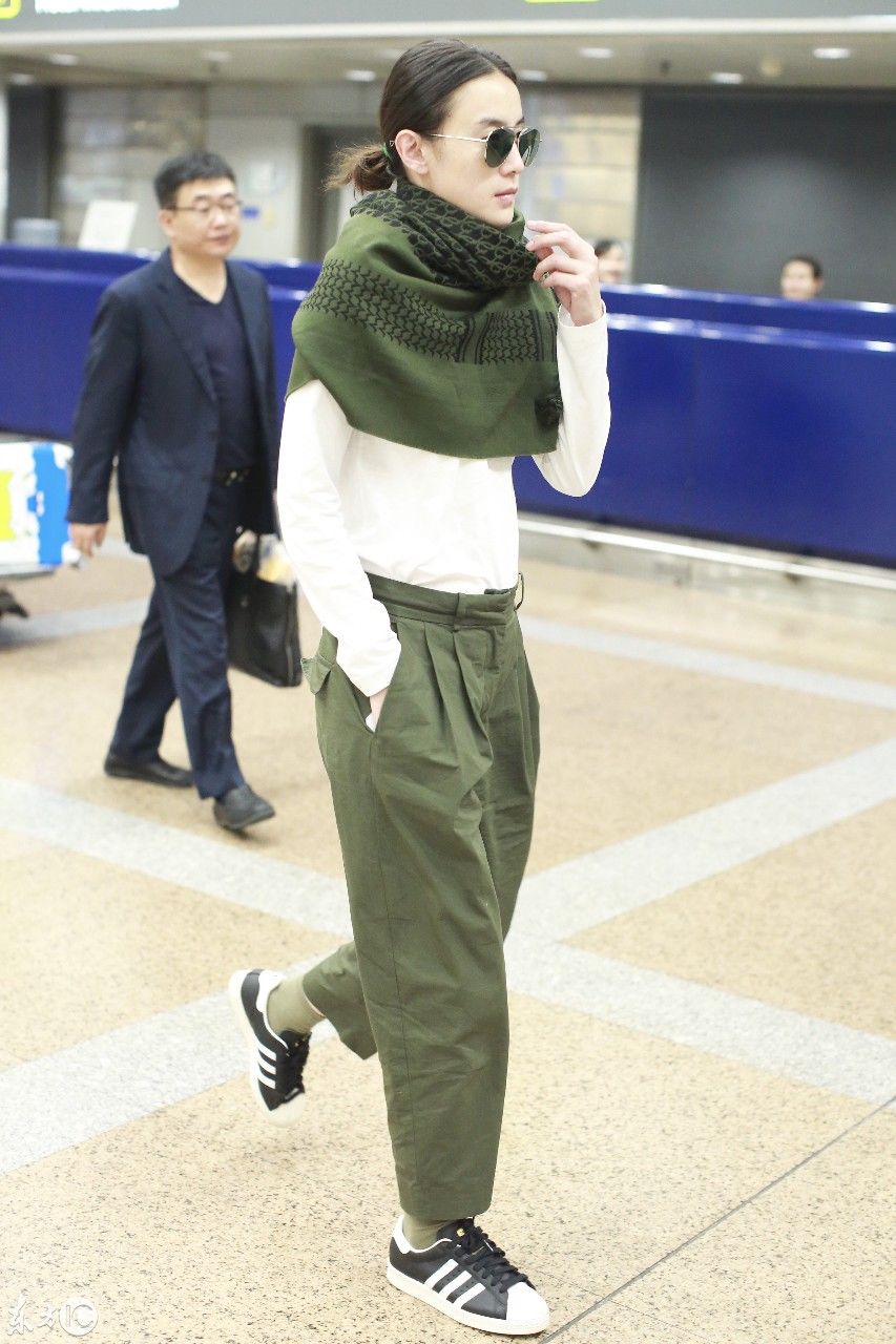 陈都灵和宋佳同日现身北京，各有各的气质，他们两个你喜欢谁呢