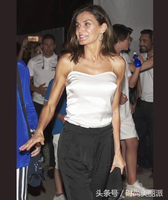 西班牙王后太会穿啦!气质不输梅拉尼娅，难怪二婚还能嫁国王!