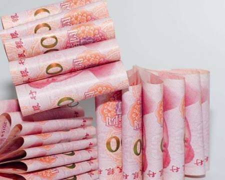 500万人民币存银行，一年利息能得多少钱？穷人和富人分别这样说