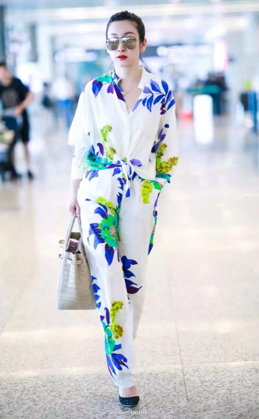 明星 | 孟美岐机场大玩“下半身失踪” 韩雪太会穿献上我的膝盖