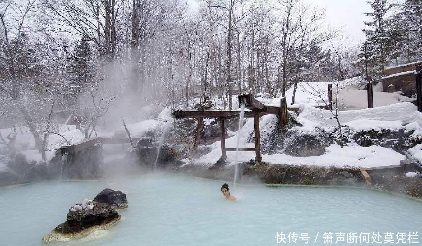 中国游客在日本泡温泉，被日本人吐槽太保守，网友：你去也一样