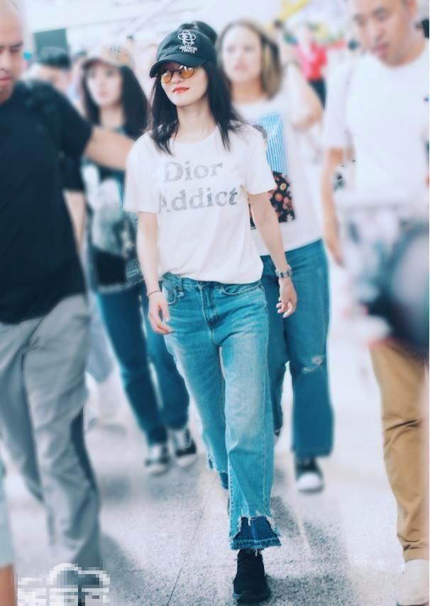 还在嫌弃张韶涵这一身穿的丑，可能你一辈子都买不起这衣服!