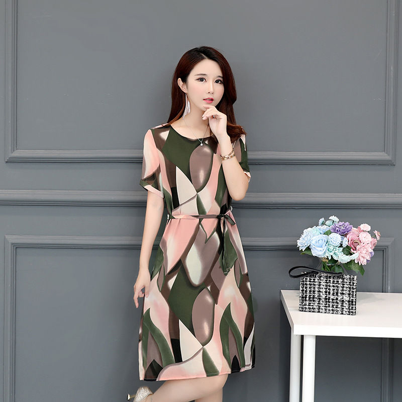 我的天啊!47岁的老婆真敢穿，时尚连衣裙，款款显瘦显嫩美