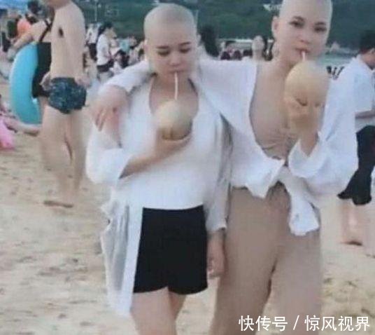 两位光头美女穿着时尚在海边嬉戏, 网友看后不淡定了!