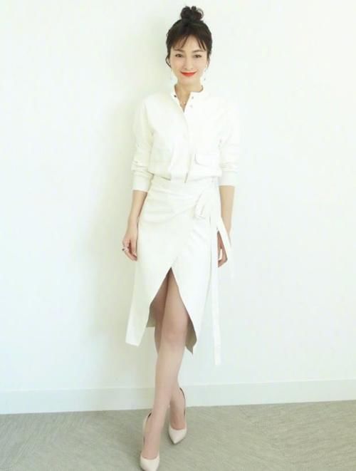 吴昕真会扬长避短!穿黑色裙遮住微粗的腿,非常时尚潮流