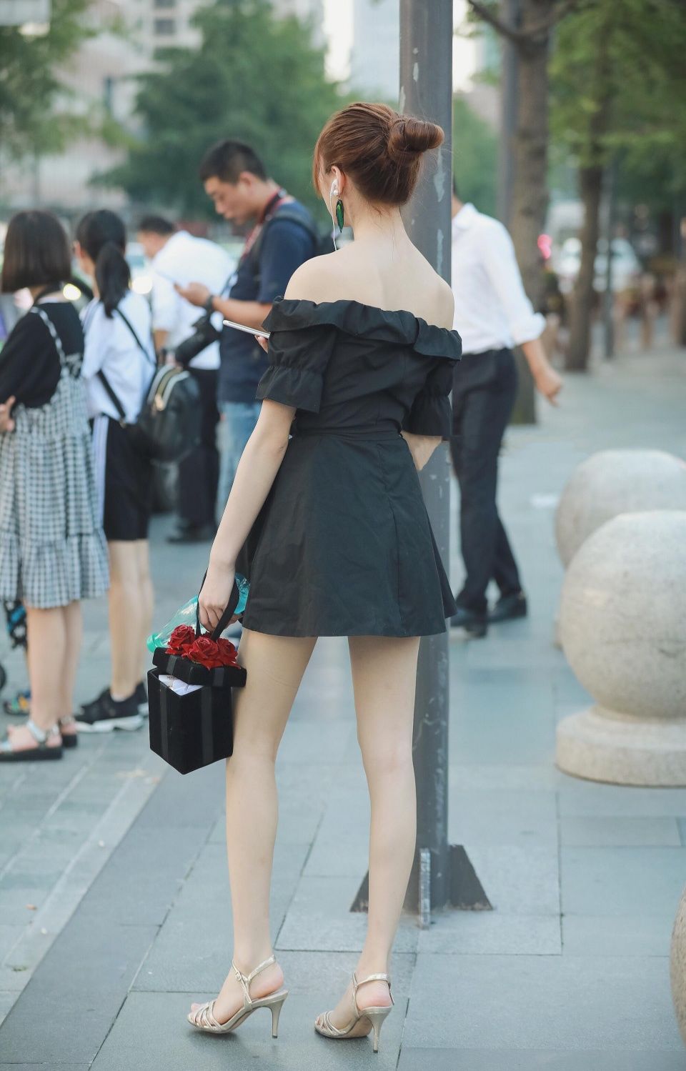 极品街拍 | 凉高长腿白嫩颜值给力