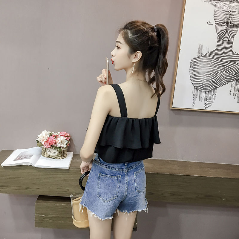 夏天简简单单最清凉，吊带背心+热裤，拉长双腿，秀出小蛮腰