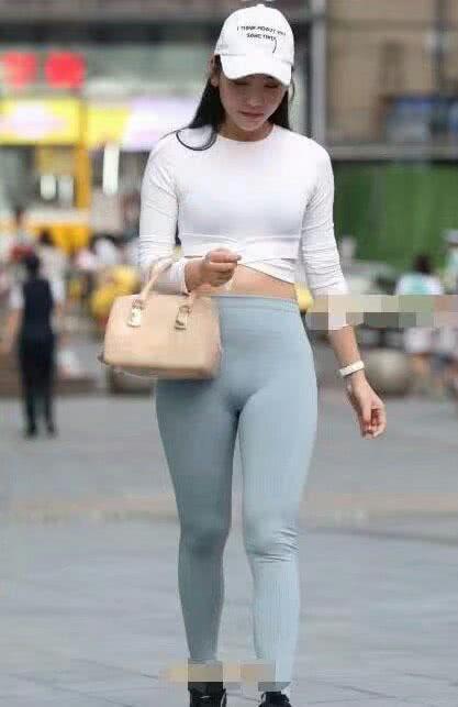 打底裤让身材更饱满，穿出休闲惬意感