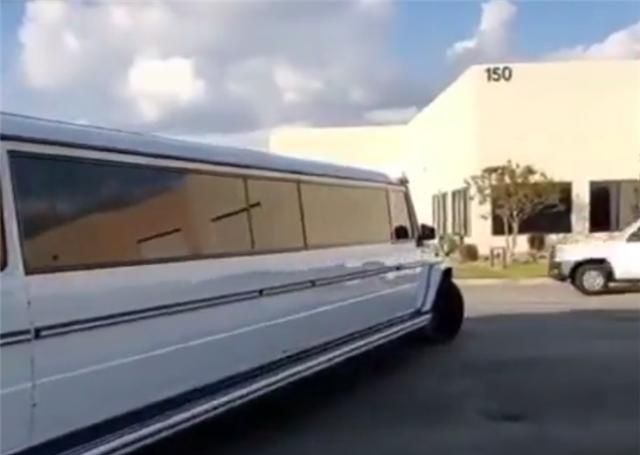  【款巴博】10米长的巴博斯，车价1900万，全车“双拼色”，国内保有量为0