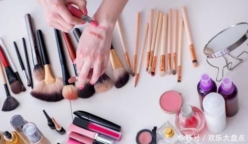 「选择」哑光的口红好还是丝绒的好 教你选择适合自己的化妆品