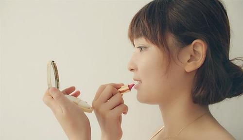  『化学物质』长期“吃”口红，身体可能会面临两个问题，尽早了解比较好