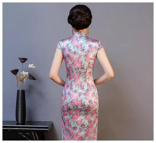 能甩连衣裙十条街的碎花旗袍，让你做一回浪漫小女人！