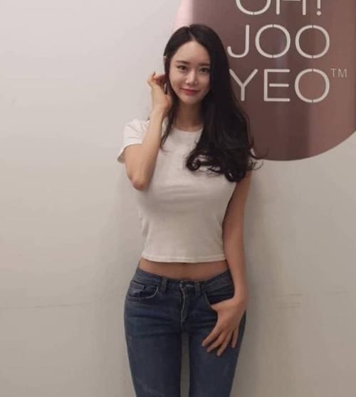  『体现』青春洋溢牛仔裤，帅气有型又百搭，更能体现女人炫酷风格！