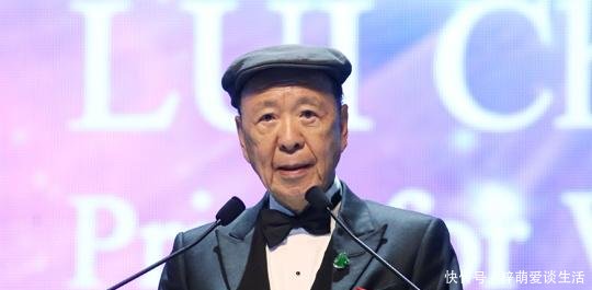 这位澳门新赌王，16岁赚的钱能买一条街，捐款百亿却吃了数年包子