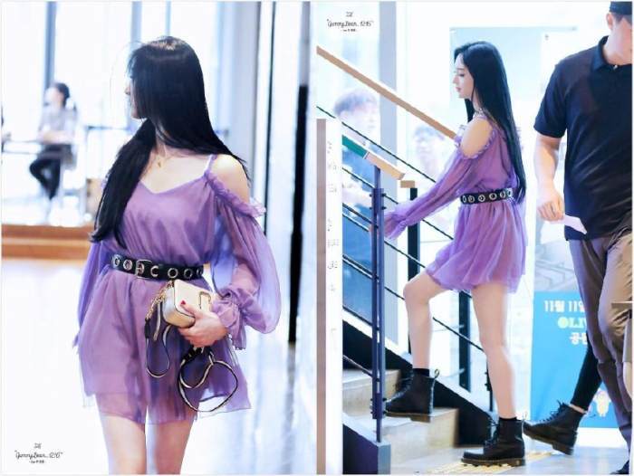 19岁周洁琼真大胆, 裙子全靠“两根绳子”撑着, 断了可就尴尬了!