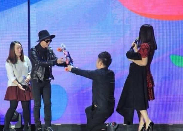 韩寒餐厅被起诉后，又有明星餐厅发生7人腹泻事件，已确认非碰瓷