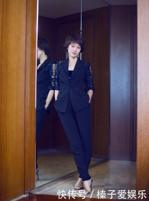 马伊琍现身活动，蕾丝西装惹人醉，网友：一般人这么穿丑哭了