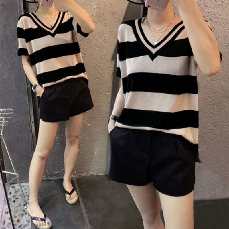 我媳妇1米53，出门不爱穿裙子，只穿港味套装+尖头鞋，真显高