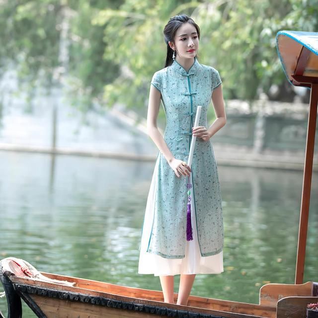 隔着岁月的一颦一动，皆在旗袍