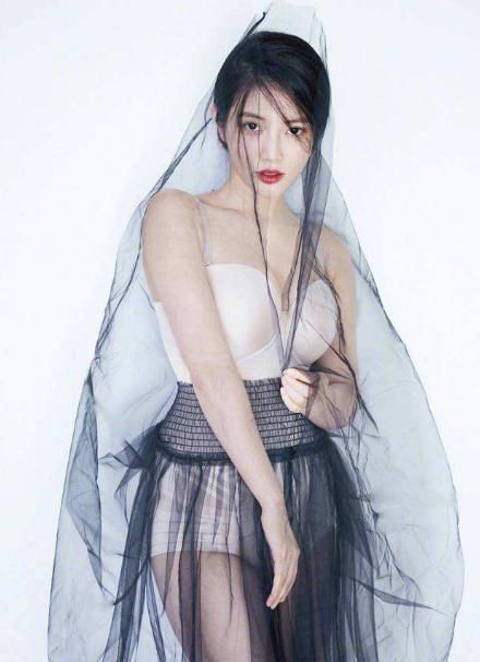 《余罪》徐冬冬的性感生活照，让人欲罢不能!