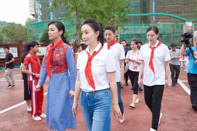 46岁的陶虹遇见47岁的俞飞鸿，这次气质美貌都不重要了