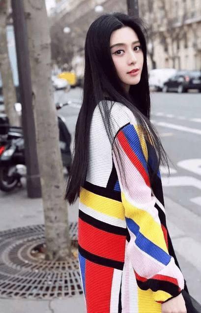 37岁阿娇穿羽绒服撞上范冰冰，这下输惨了，原来好衣品都是骗人