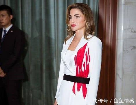 约旦王后到访杭州，两套衣服尽显高贵优雅，与马云一起看锦鲤