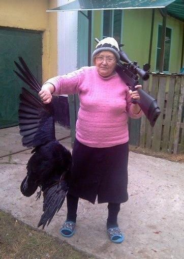 娶俄罗斯美女好，年轻时养眼，变大妈后还多个彪悍的“保镖”