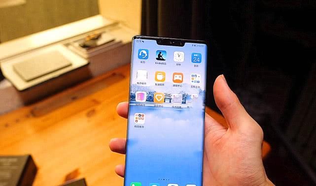  『纹丝不动』多款机型围攻华为5G旗舰，华为却纹丝不动，网友：不该降价吗？