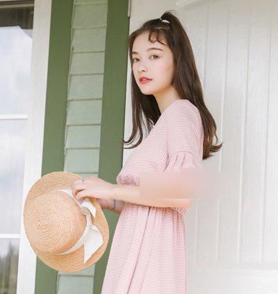 潮人都默契的这样扎发，很有街拍灵感的发型！