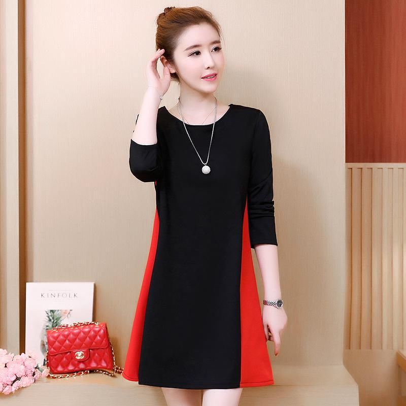 女人不管你有多美，9月出门一定要穿这种秋裙，风情万种，美上美