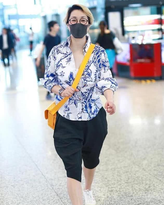  #女士#上身微胖的女士，记牢衣服裤子“6不穿”的方法，要不然显矮还没有气场