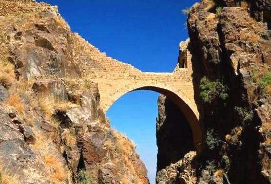 世界上最“古怪”桥,建造之谜400年未解,看过的人都赞叹不已