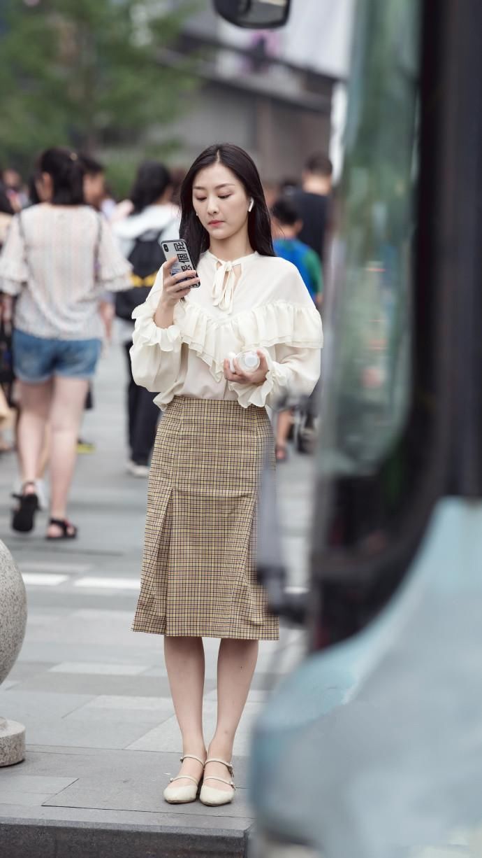 皮皮虾街拍 在一座美女如云的城市 你偶遇美女，总忍不住多看几遍