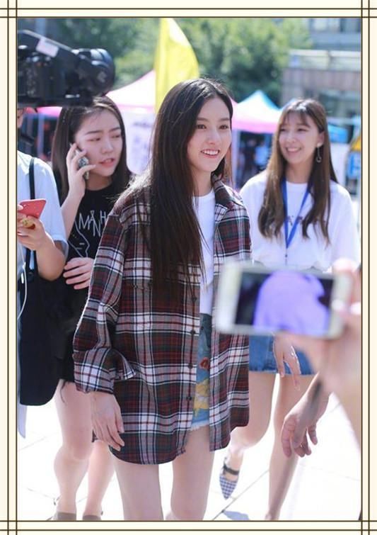 看了宋祖儿新生报到照，再看李兰迪，网友：果然是没对比就没伤害