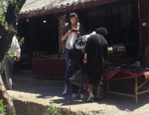 郎平给假朱婷和爸妈游丽江 网友:身高到屋檐了