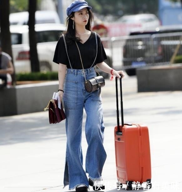  『粉色』街拍：秀丽端庄的美女，一条粉色的吊带连衣裙，清新靓丽气质迷人