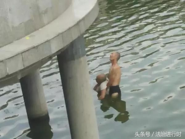 V早报:英雄不可辱!四川仁寿一网民发布辱警言论被刑拘