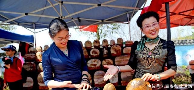 湖北宜都奇石宝贝现茶乡，这3类石吃香，雕刻黄金玛瑙升值10倍