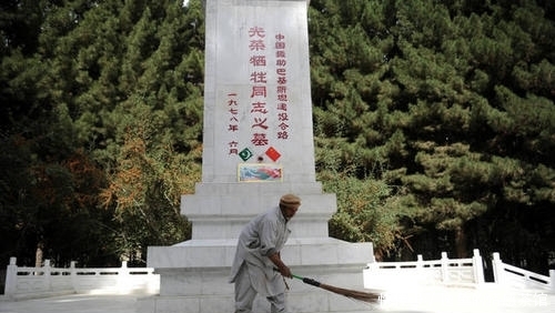 雪中送炭，中国送巴铁“宝贝”，比装甲车实惠，民众欢呼雀跃