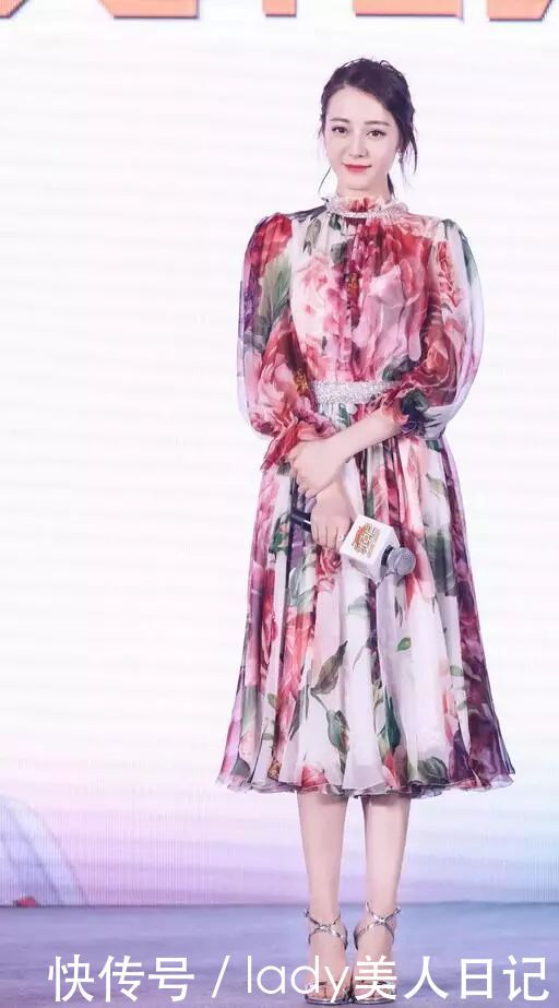 范冰冰刘涛穿长裙贵妇范，迪丽热巴穿裙子依旧少女模样，爱死了